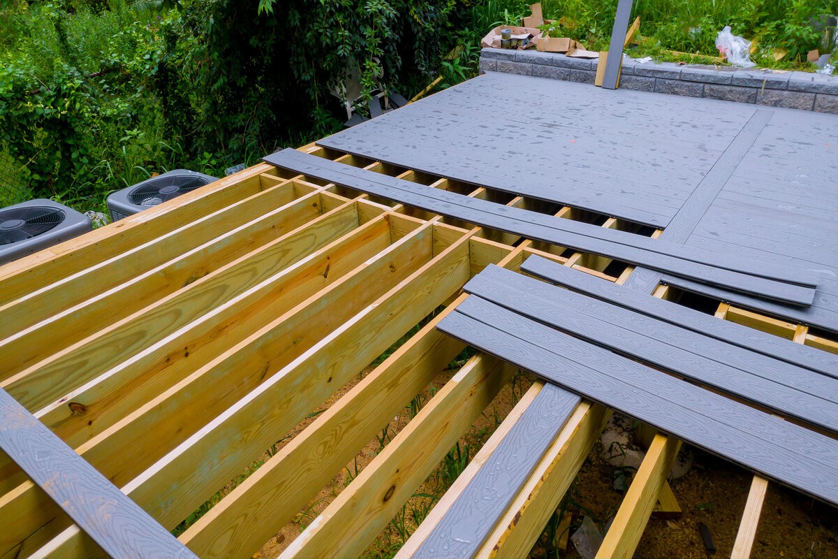 static electricity on a composite deck